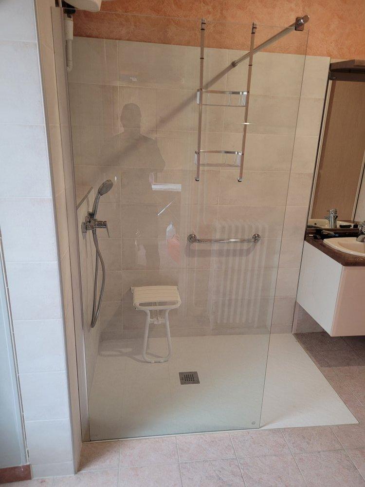 salle de bain PMR